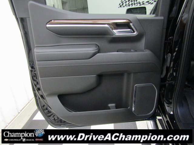 2023 Chevrolet Silverado RST photo 16