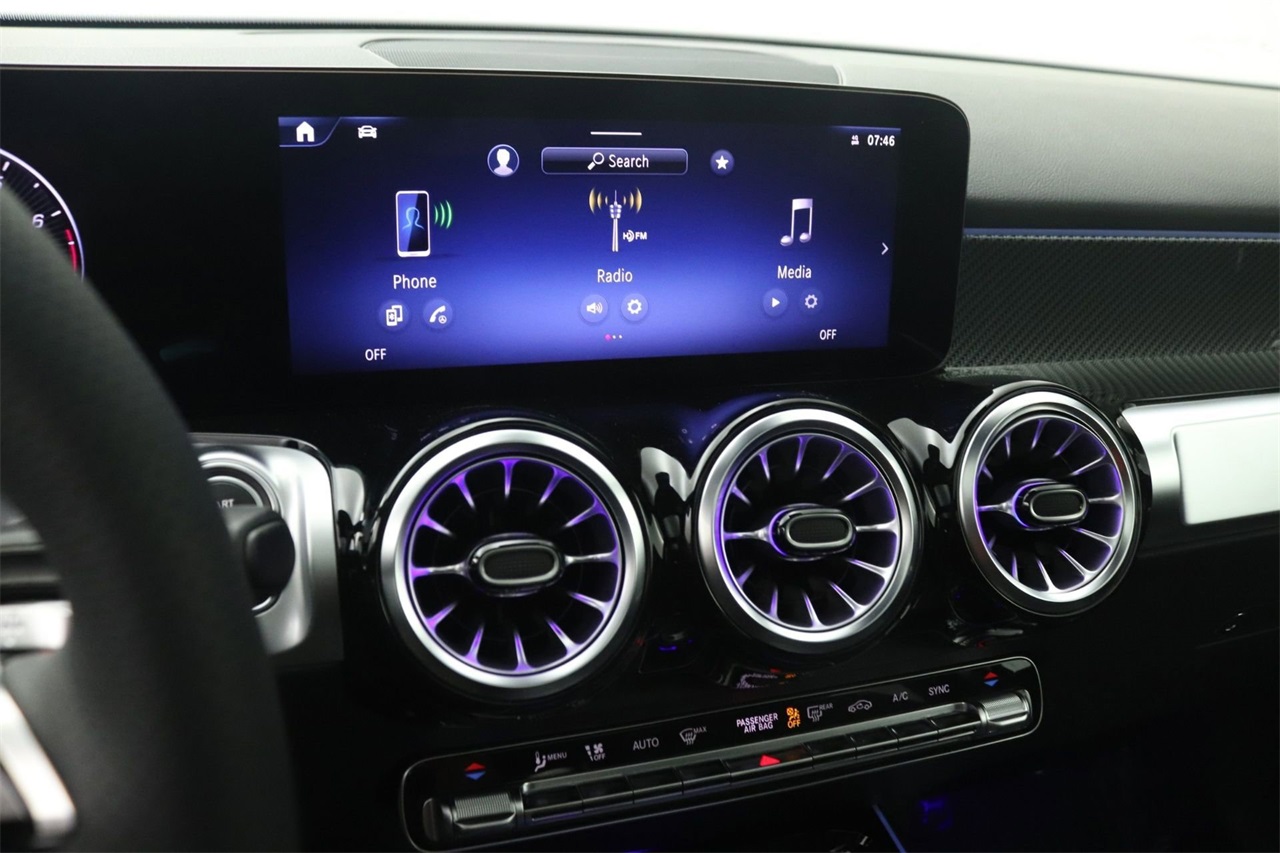 2025 Mercedes Benz GLB 250 photo 4