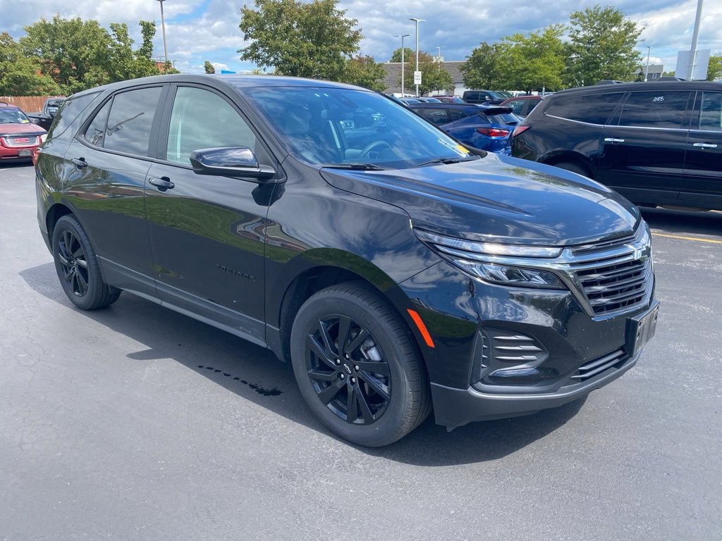 2024 Chevrolet Equinox LS photo 2