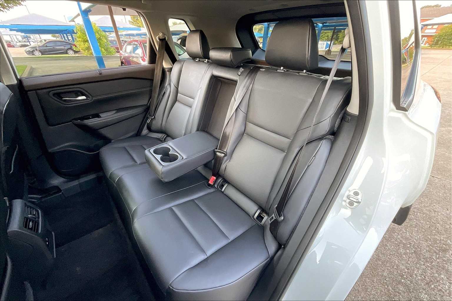2022 Nissan Rogue SV photo 18