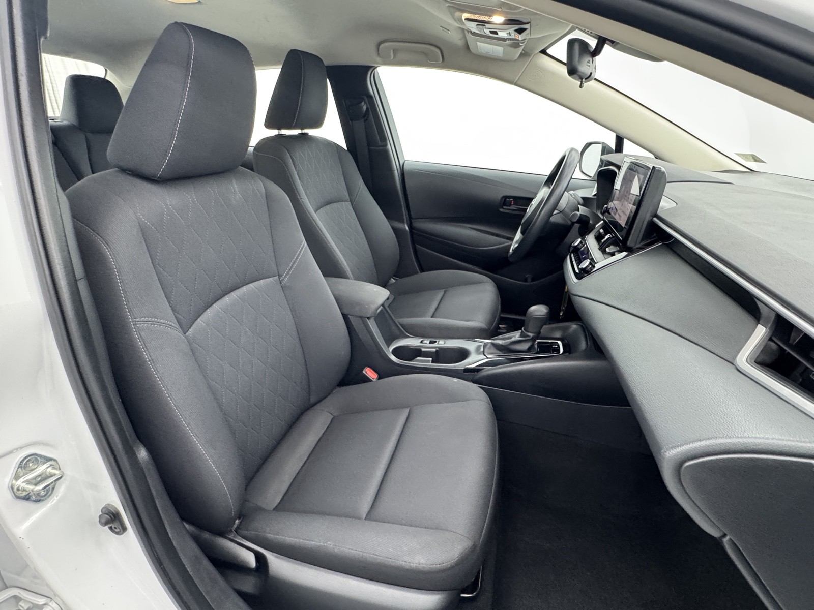 2023 Toyota Corolla LE photo 38