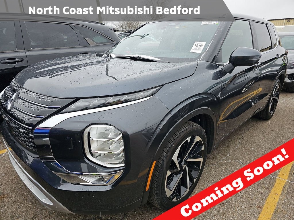 2024 Mitsubishi Outlander SE's photo