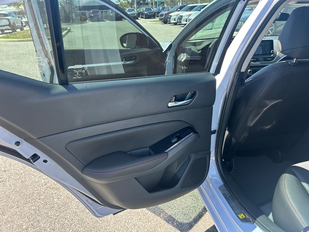 2025 Nissan Altima 2.5 SR photo 17