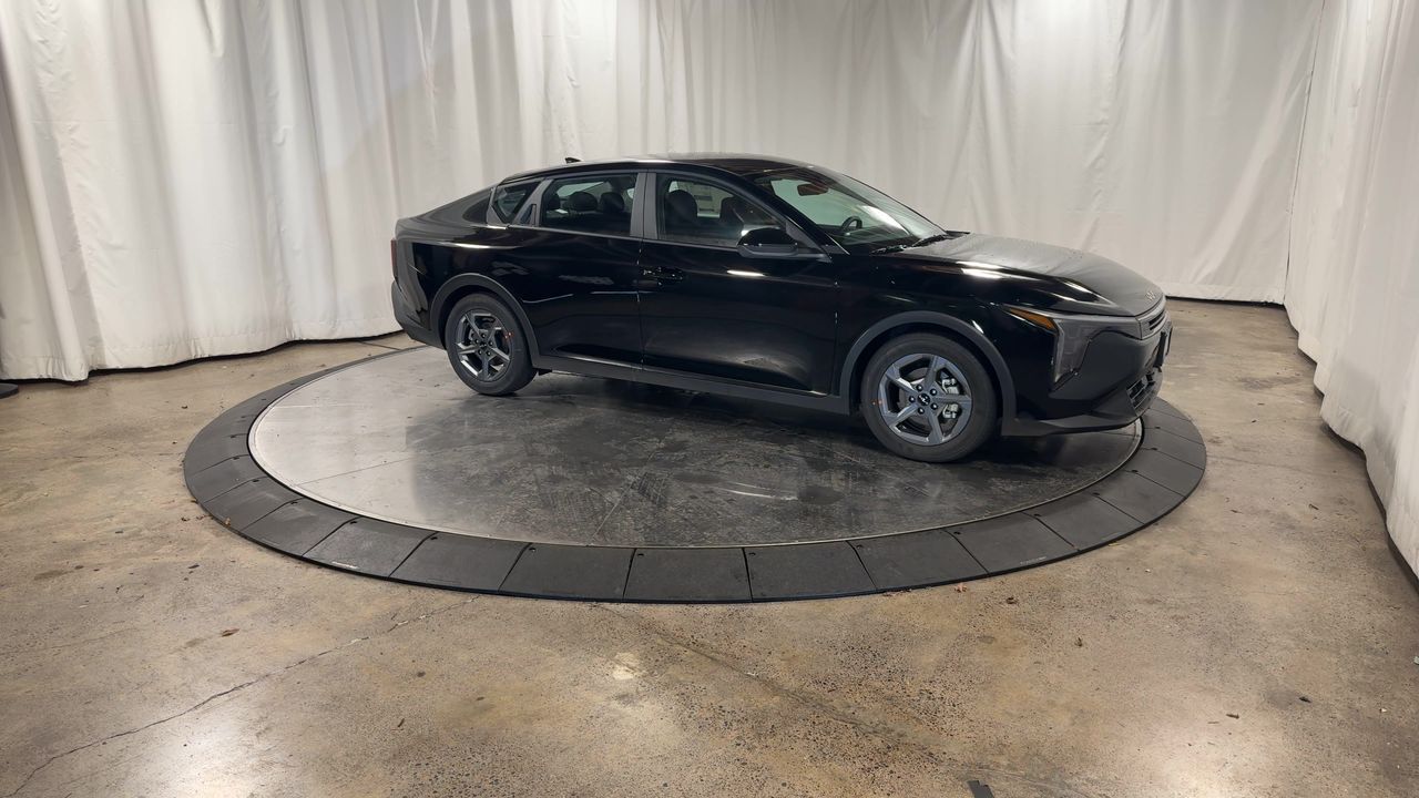 2025 Kia K4 LXS photo 3