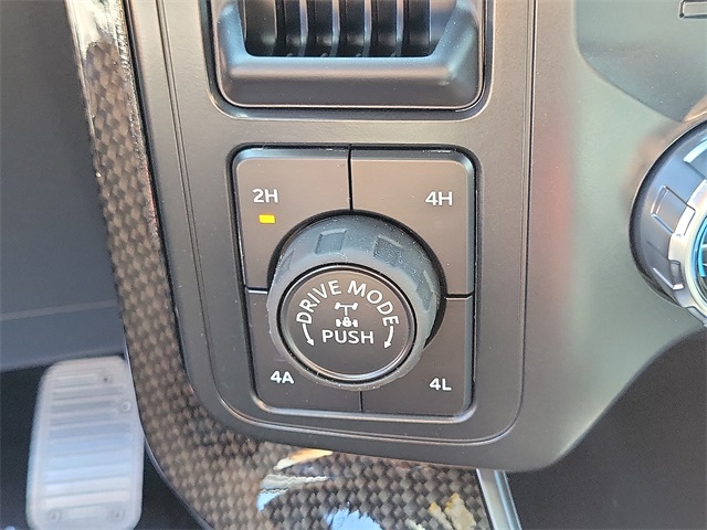 2025 Ford F-150 Lariat photo 9