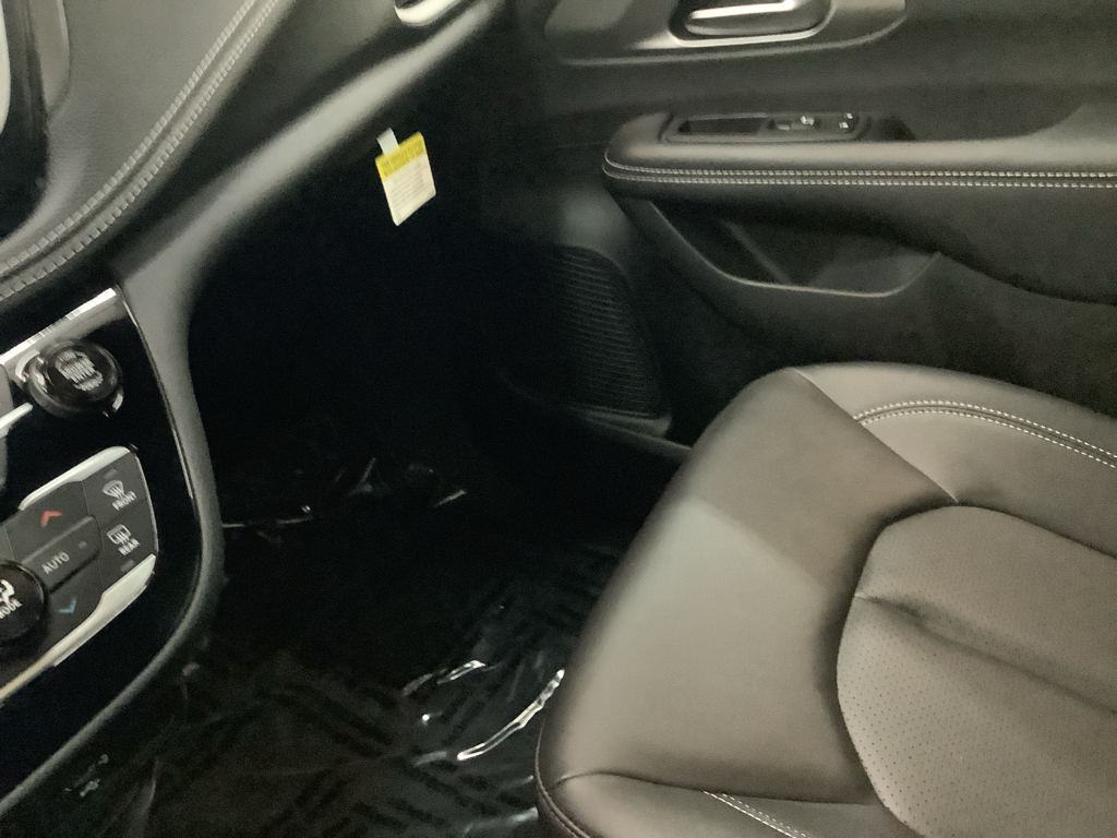 2026 Chrysler Pacifica photo 21