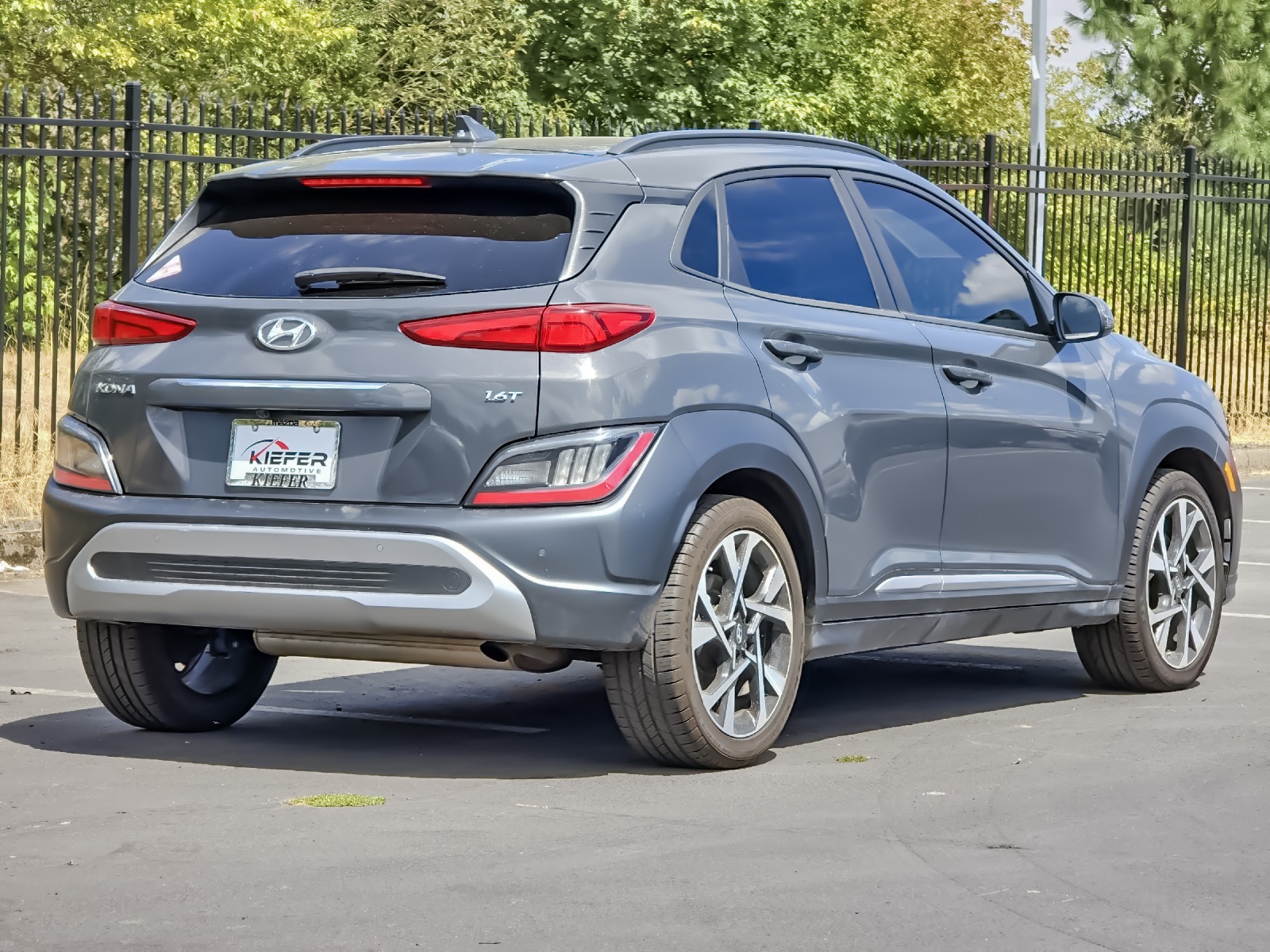 2023 Hyundai Kona Limited photo 2