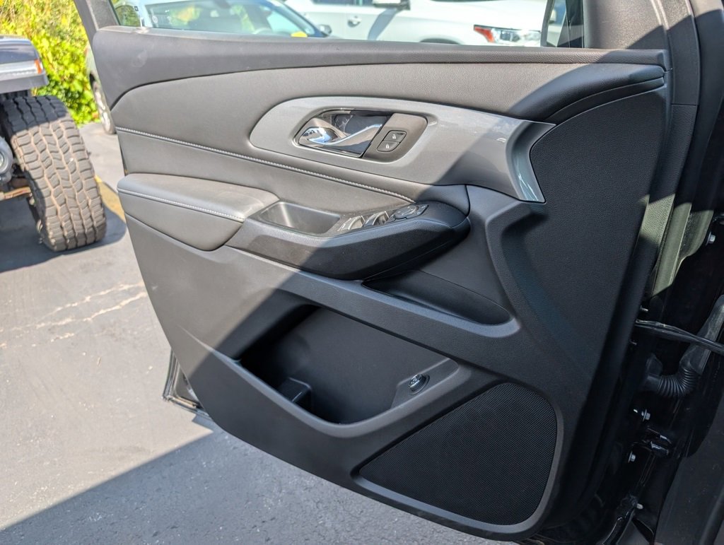 2023 Chevrolet Traverse Cloth 1LT photo 9