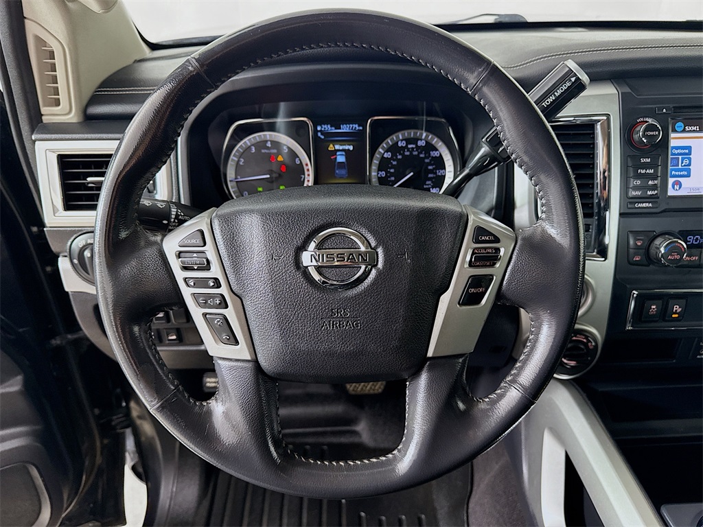 2017 Nissan Titan PRO-4X photo 3