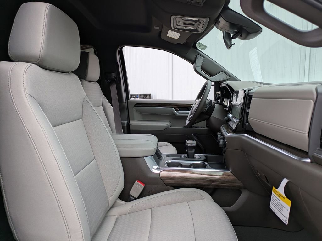 2025 Chevrolet Silverado 1500 LT photo 26