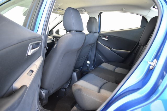 2019 Toyota Yaris LE photo 12