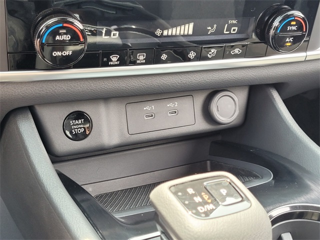 2025 Nissan Rogue SV photo 17