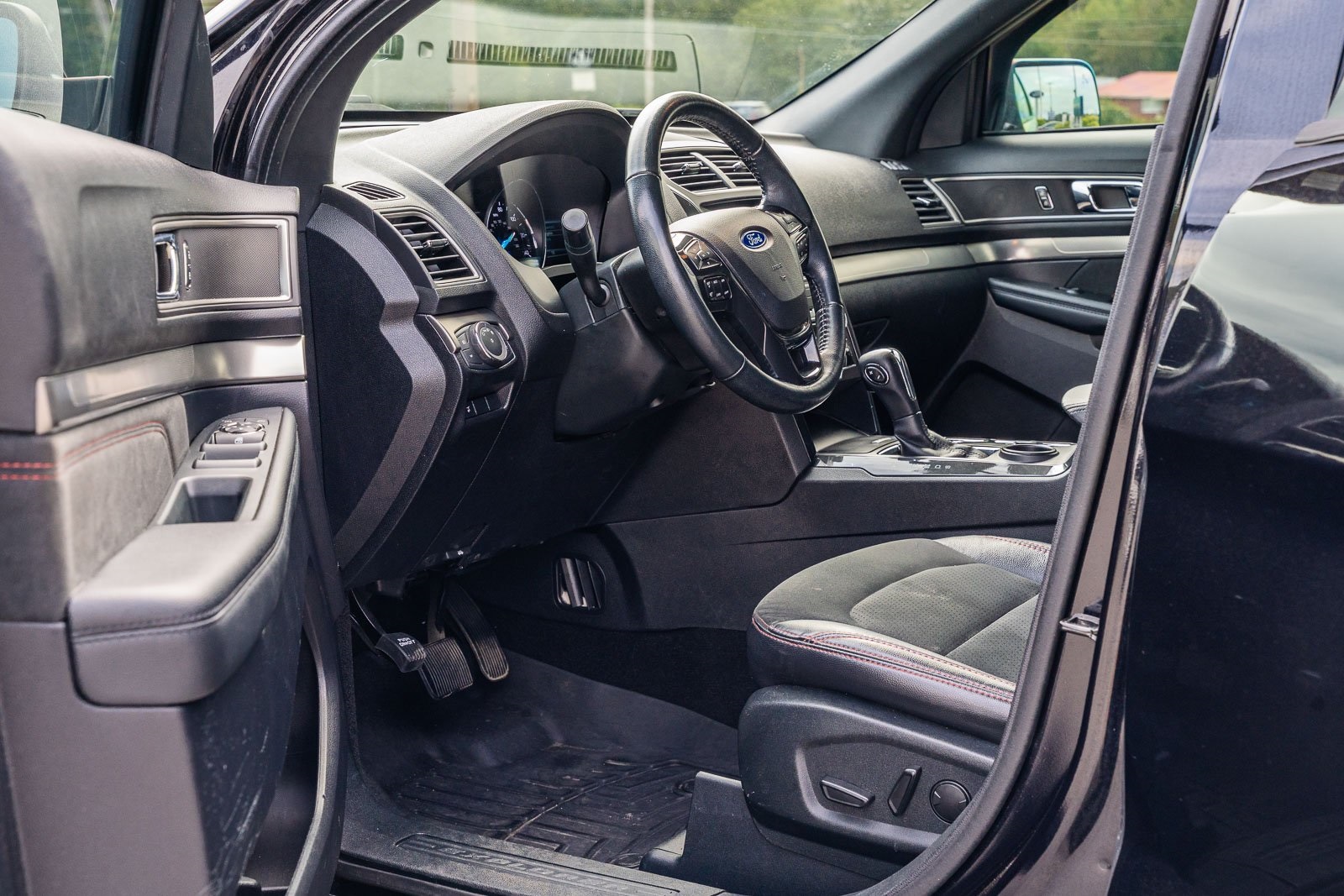 2019 Ford Explorer XLT photo 17