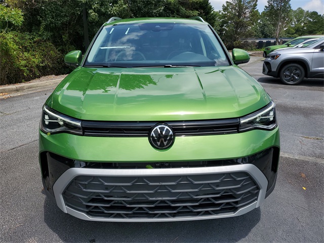2025 Volkswagen Taos SE photo 2