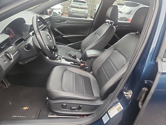 2022 Volkswagen Passat 2.0T R-Line photo 3