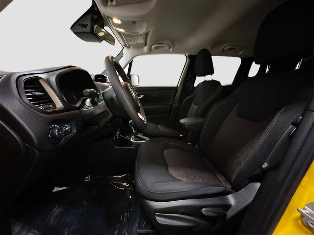 2023 Jeep Renegade Latitude photo 3