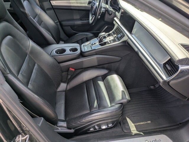 2017 Porsche Panamera Turbo photo 32