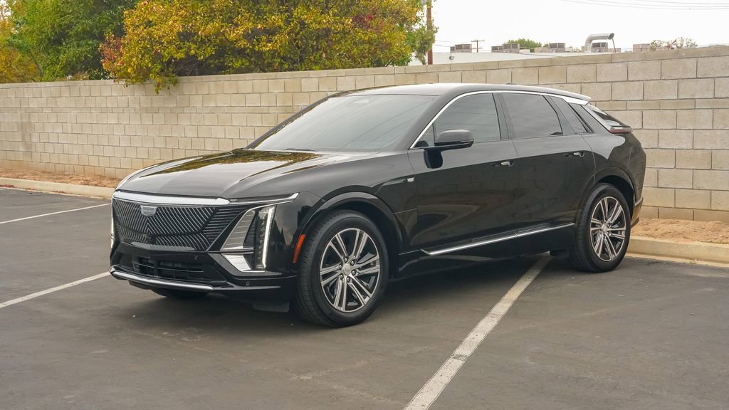 2025 Cadillac Lyriq Luxury photo 3