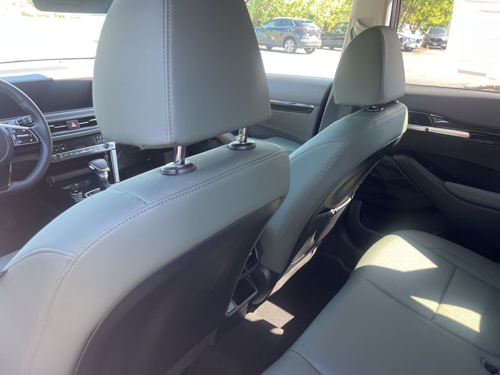 2024 Kia Seltos SX photo 9