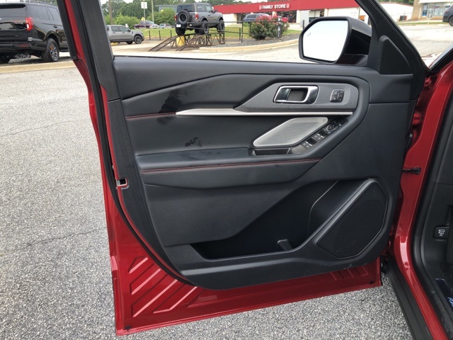 2025 Ford Explorer ST photo 6