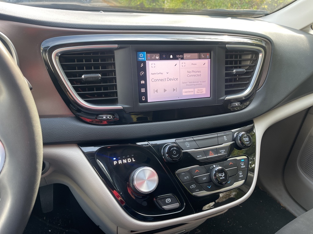 2022 Chrysler Voyager LX photo 2