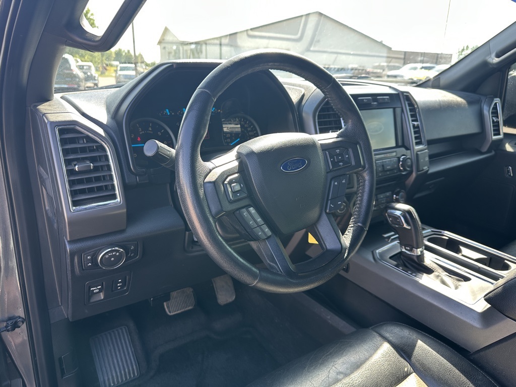 2016 Ford F-150 XLT photo 9