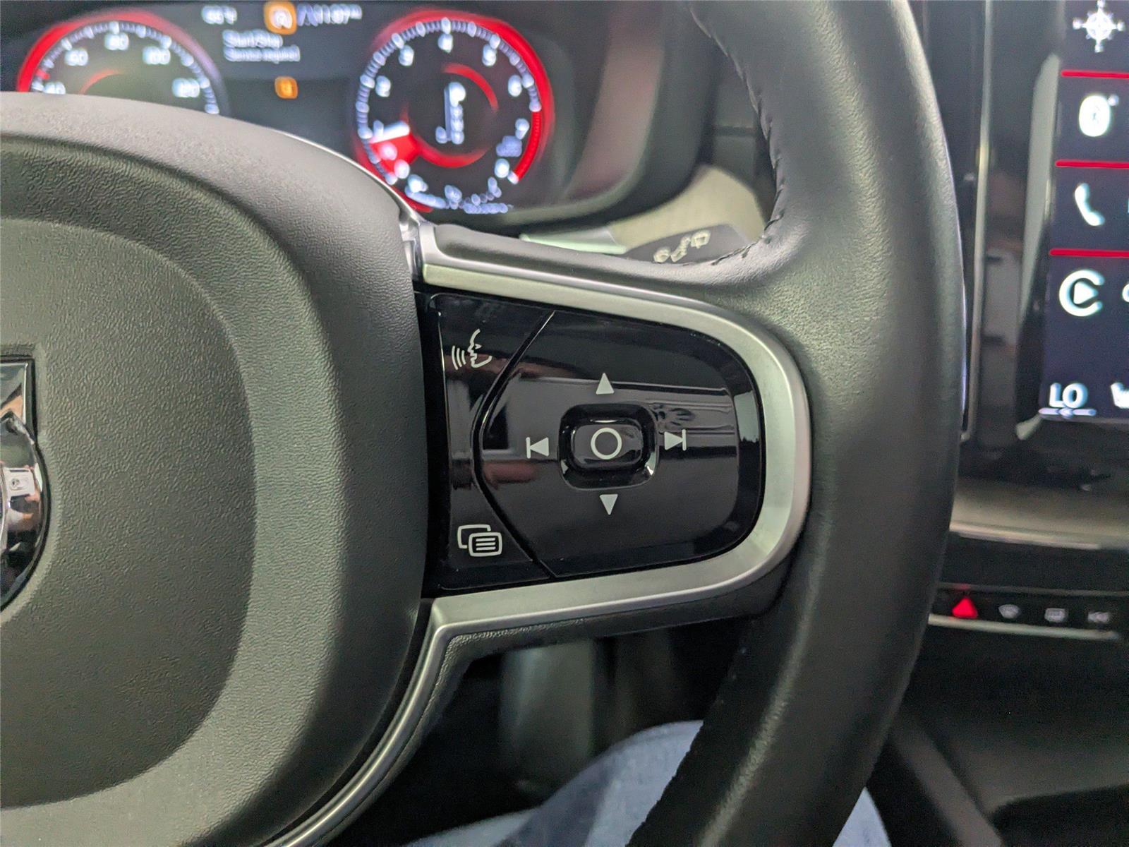 2021 Volvo XC60 Inscription photo 14