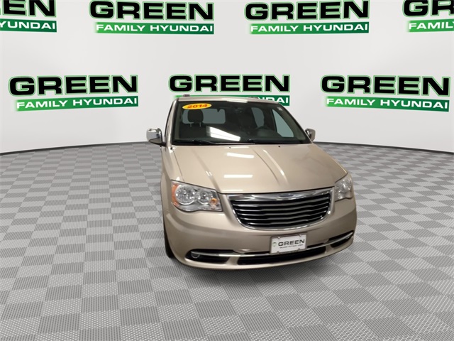 2014 Chrysler Town & Country photo 4