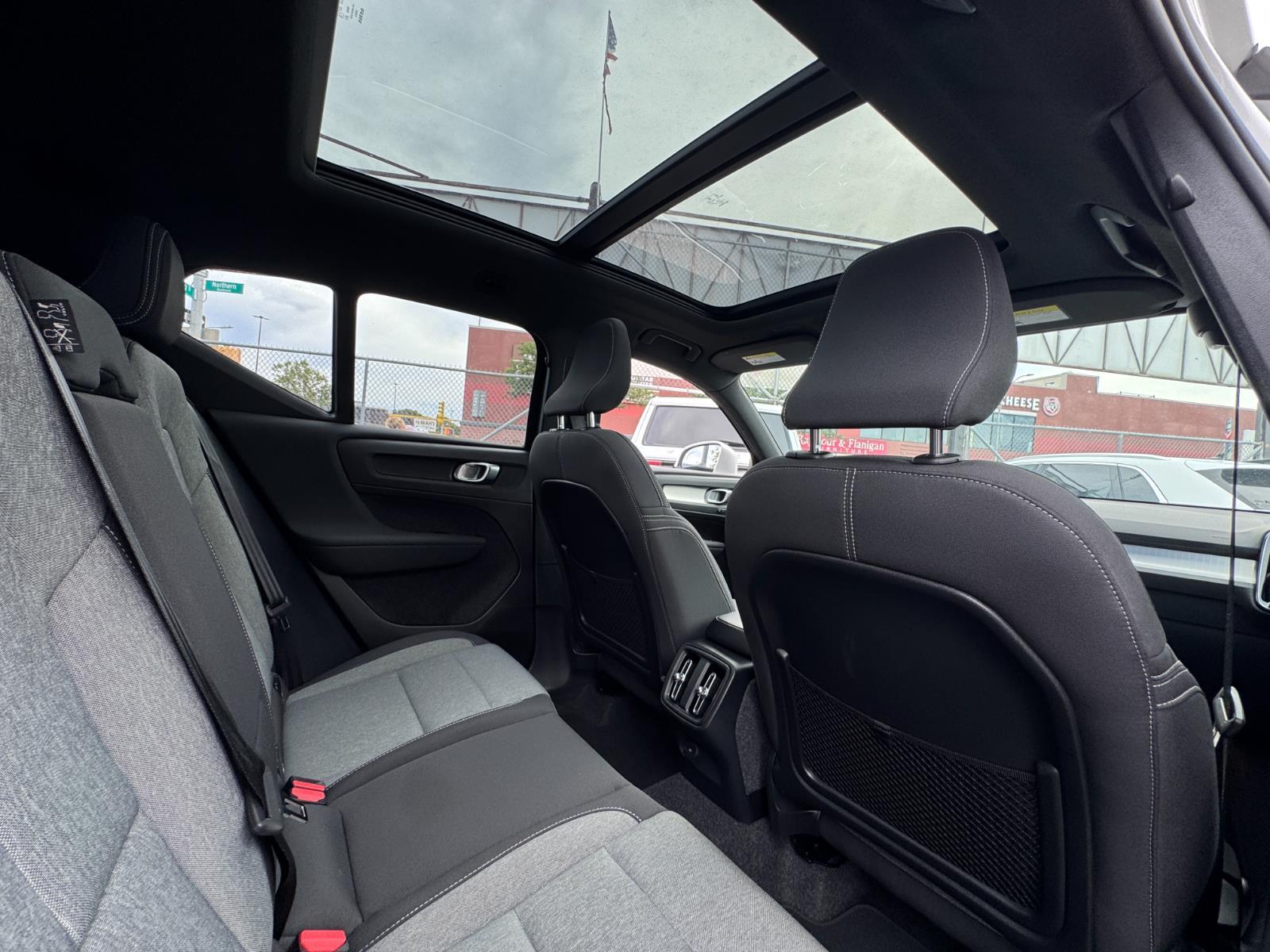 2025 Volvo XC40 Core photo 26