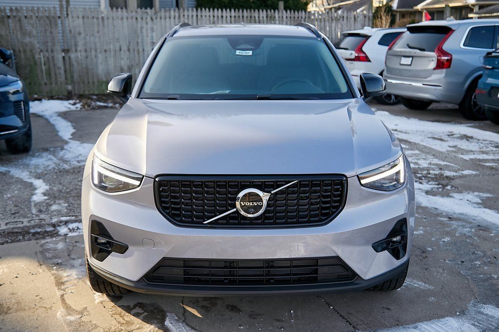 2026 VOLVO XC40 - Image 4