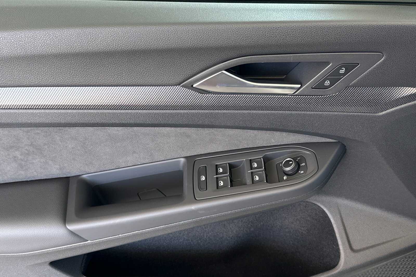 2025 Volkswagen Golf GTI SE photo 11