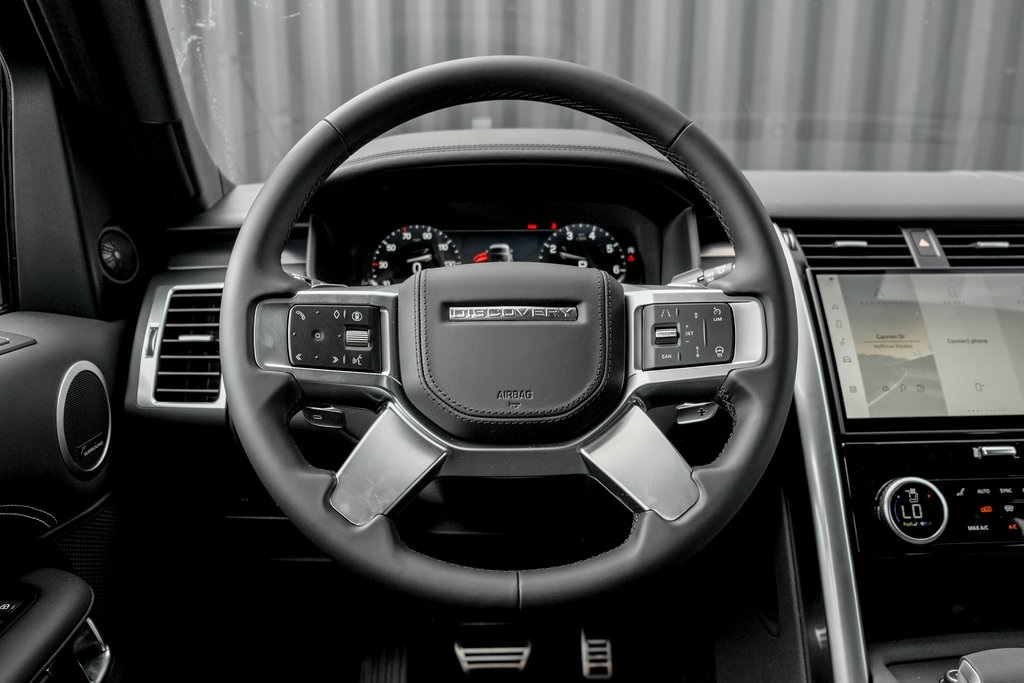 2025 Land Rover Discovery Metropolitan Edition photo 17
