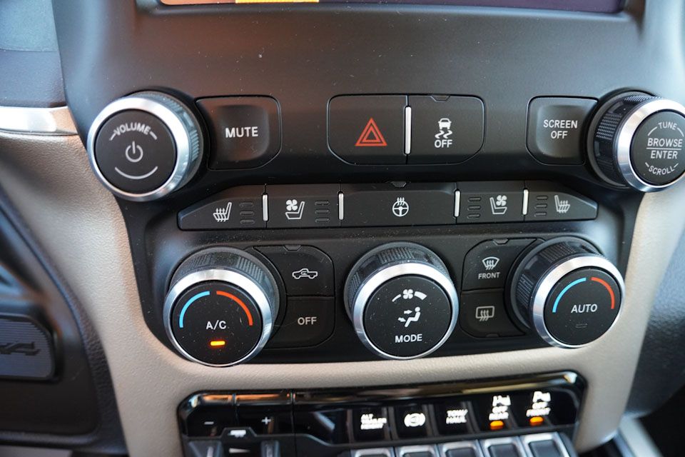 2022 Ram 3500 Laramie photo 6