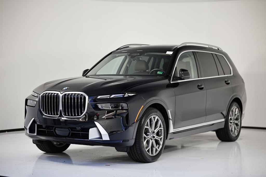 2023 BMW X7 40i's photo