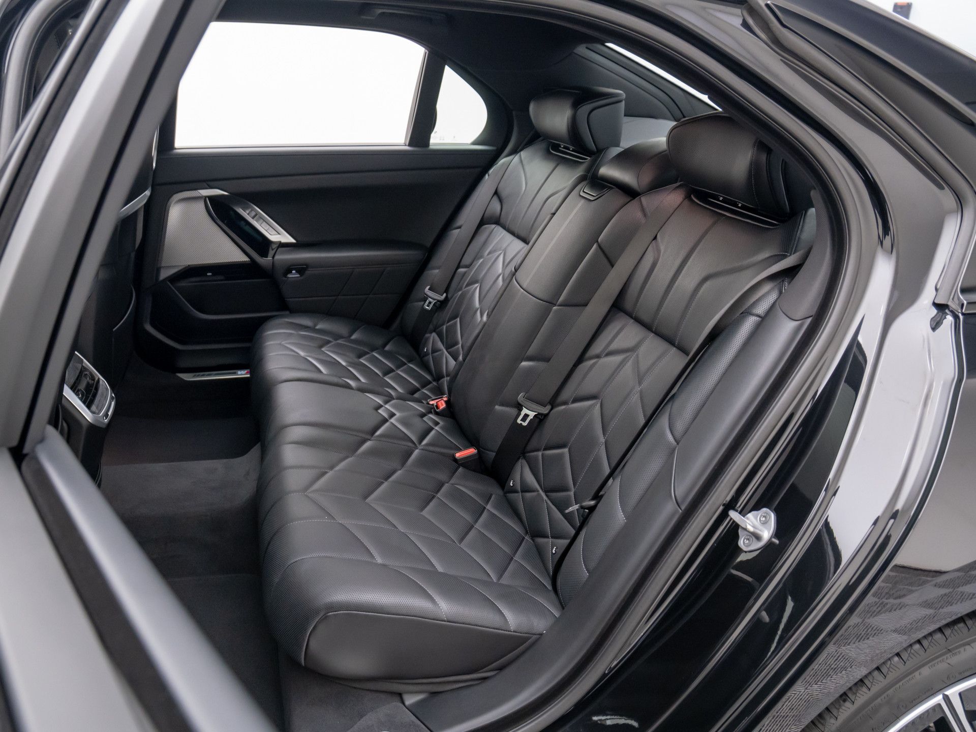 New 2025 Black Sapphire Metallic BMW xDrive60 image 15