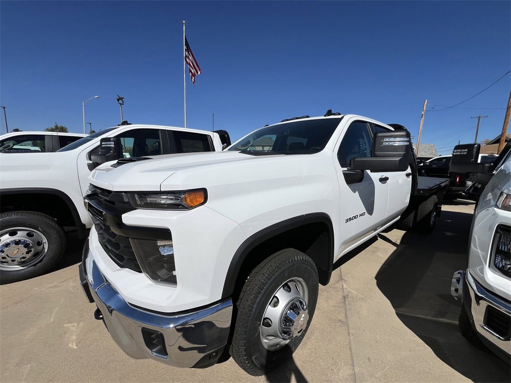 2025 Chevrolet Silverado 3500HD Work Truck photo 2