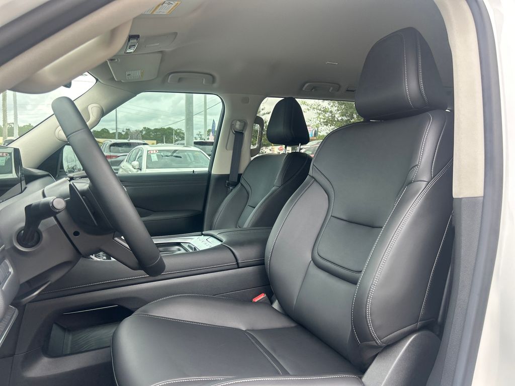 2025 Nissan Armada SV photo 12