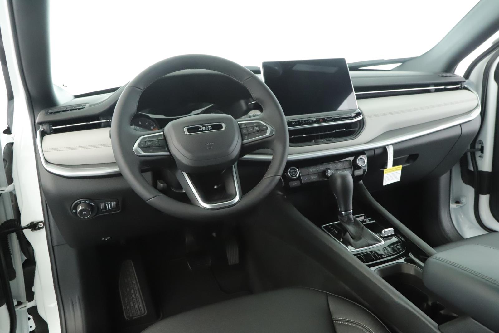 2025 Jeep Compass Limited photo 2