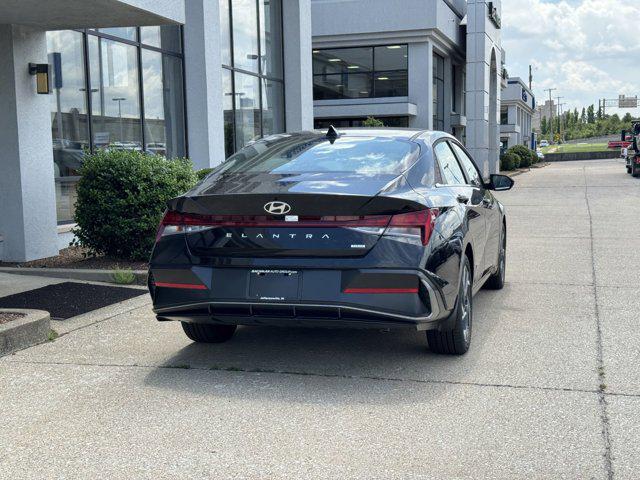 2025 Hyundai Elantra Hybrid Limited photo 5