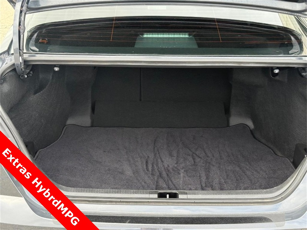2025 Toyota Camry LE photo 8