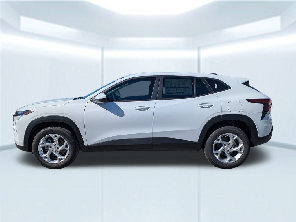 2026 Chevrolet Trax LS photo 2