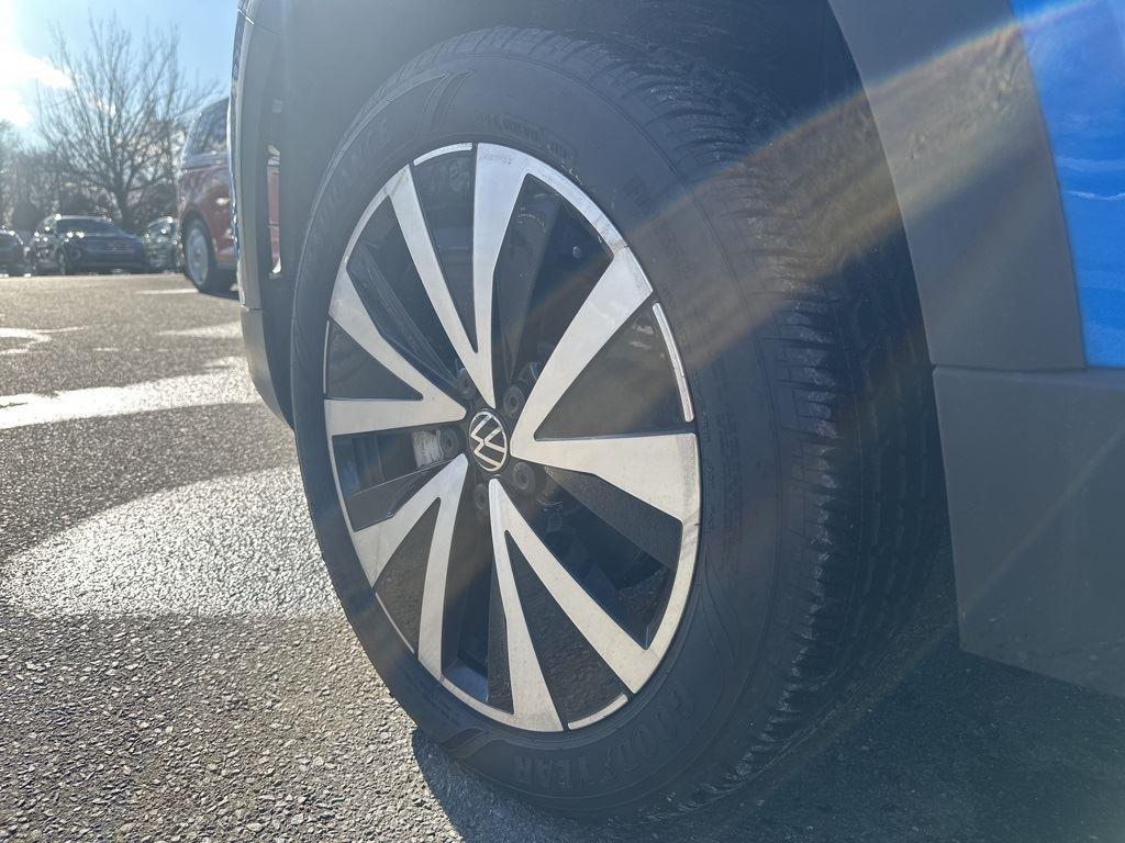 2024 Volkswagen Taos SE photo 16