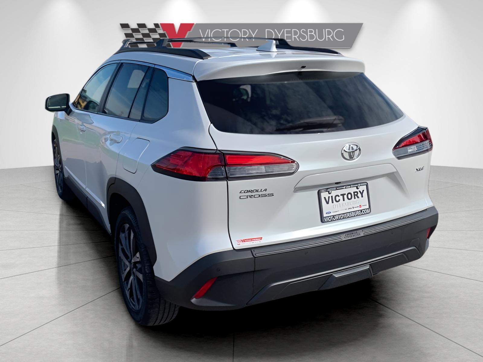 2023 Toyota Corolla Cross XLE photo 3