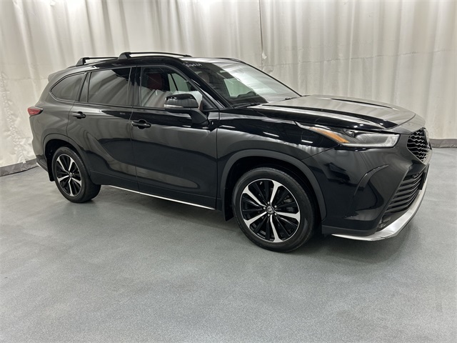 2022 Toyota Highlander XSE's photo