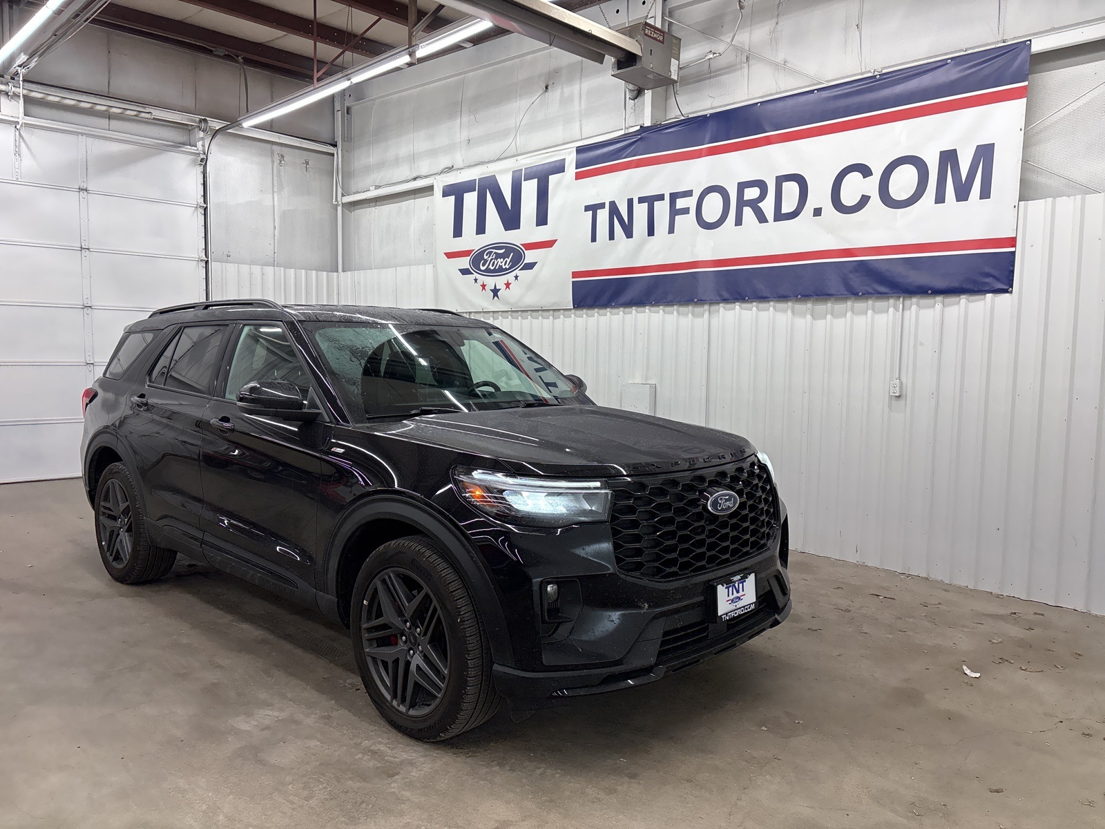 2025 Ford Explorer ST-Line photo 2