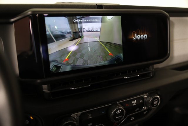 2025 Jeep Gladiator photo 8