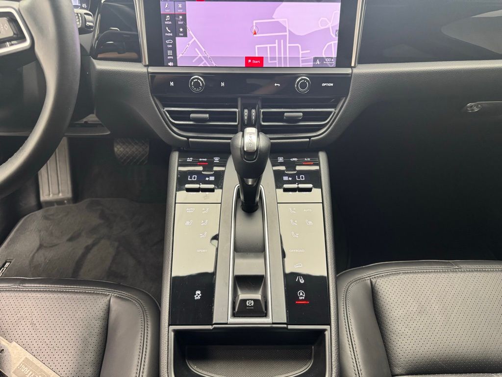2022 Porsche Macan Base photo 28