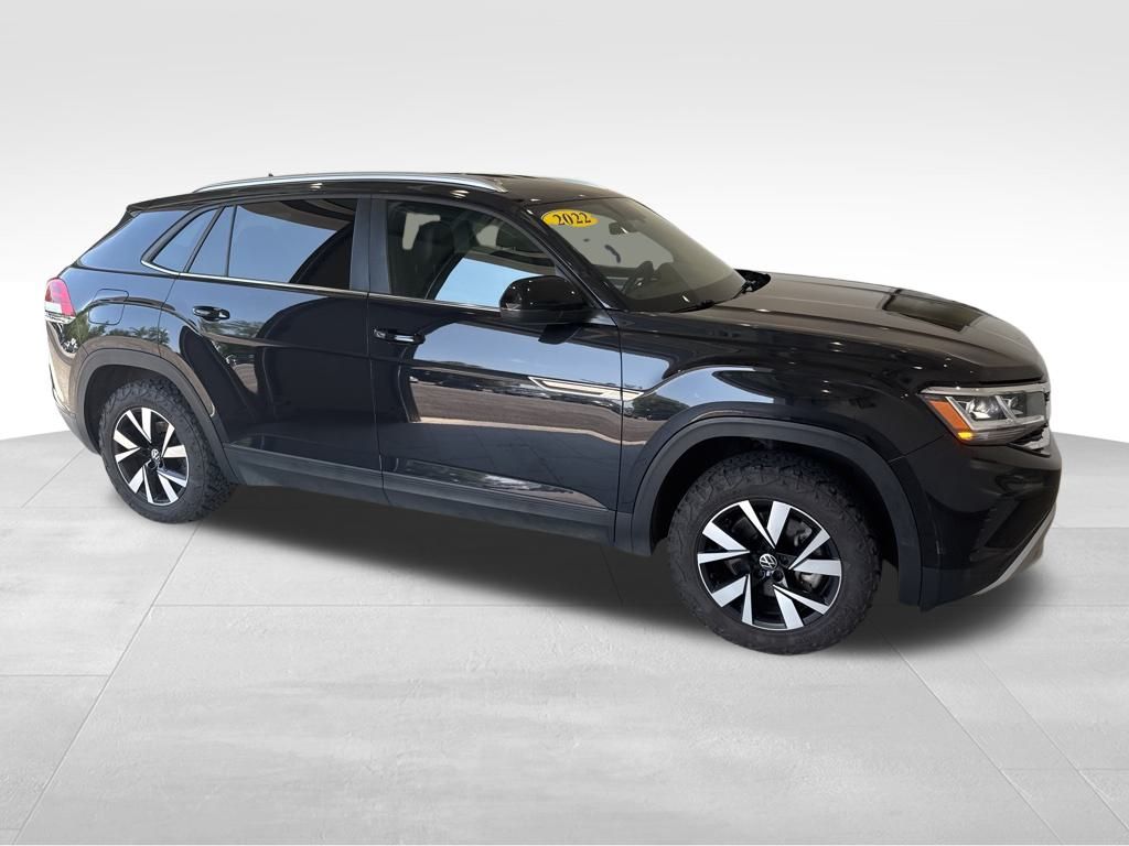 2022 Volkswagen Atlas Cross Sport SE photo 2
