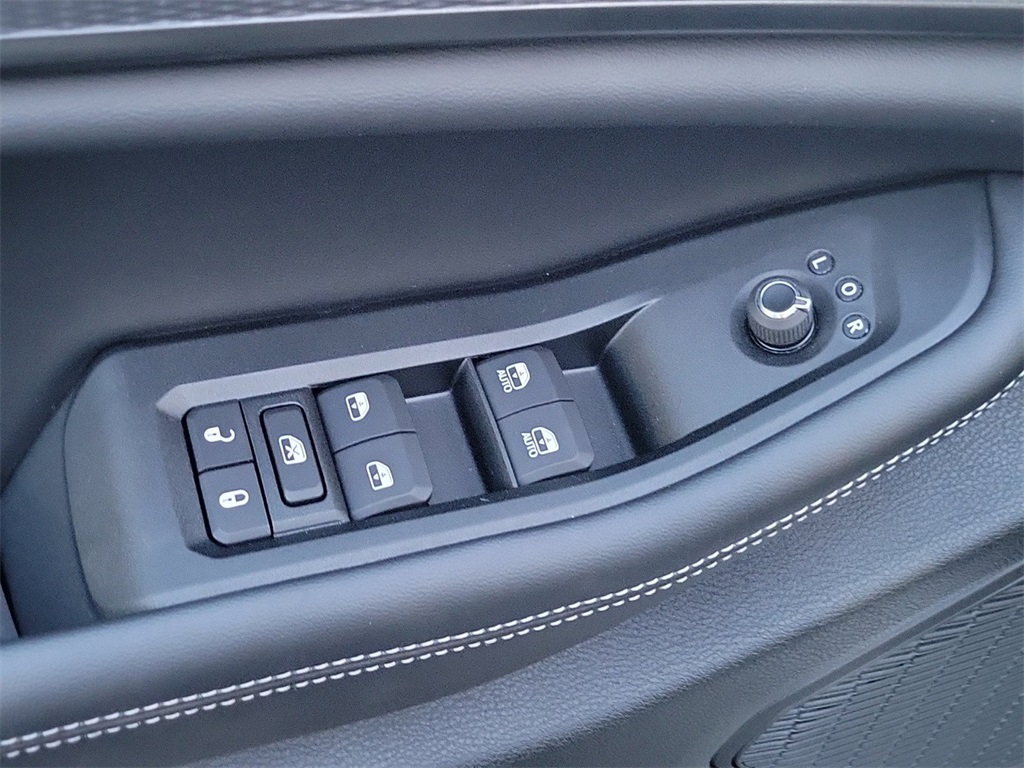 2025 Jeep Grand Cherokee Laredo photo 20