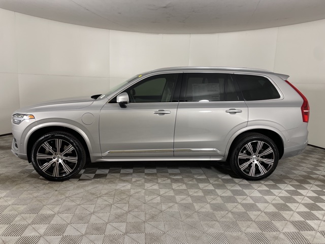 2025 Volvo XC90 T8 AWD Plus photo 3